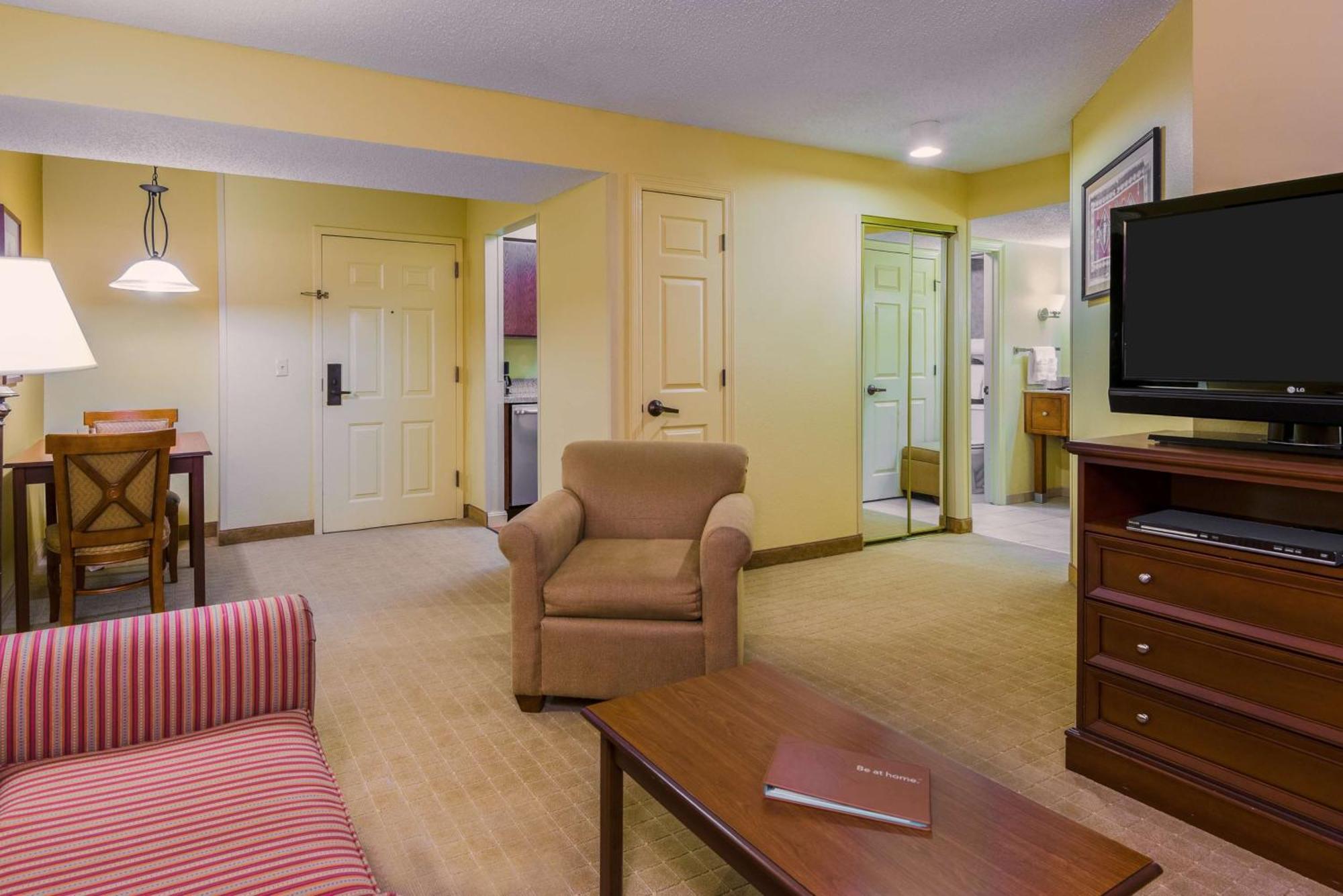 One-Bedroom Suite with Two Double Beds - Non-Smoking,1705773110:JPEG